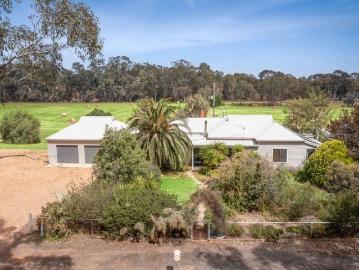 Beautifully Renovated 4 Bedroom Colorbond Home on 37 Alluvial Acres