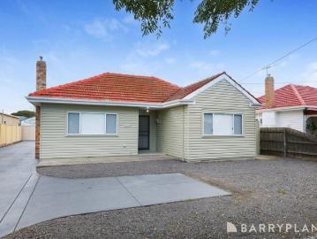 Beautifully Renovated 5 Bedroom Family Home Modern Living with Low Maintenance Appeal