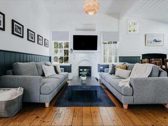 BEAUTIFULLY RENOVATED COTTAGE WITH GARDEN VIEWS