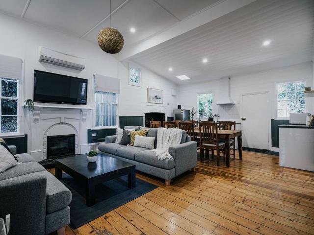BEAUTIFULLY RENOVATED COTTAGE WITH GARDEN VIEWS