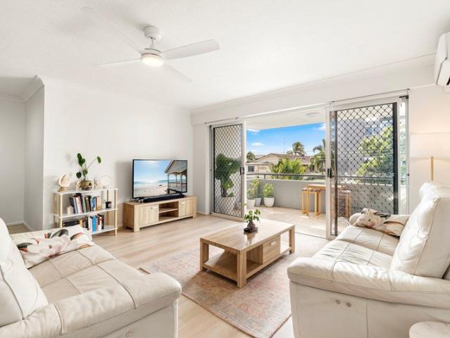 BEAUTIFULLY RENOVATED COASTAL RESIDENCE IN RUNAWAY BAY