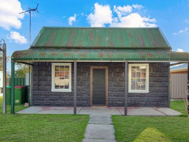 Beautifully Renovated Character Cottage