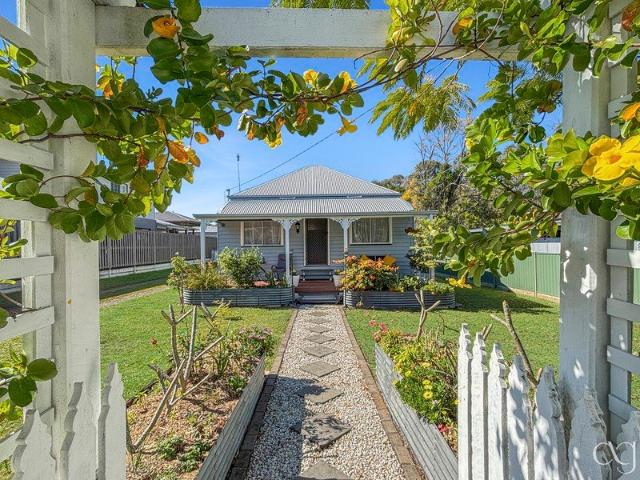 beautifully renovated character cottage rich in rosewood history