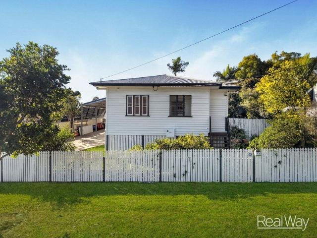 Beautifully Renovated Character Home on 809m² Massive Powered Shed, Woodfired Pizza Oven, Solar & Everything Already Done for You!