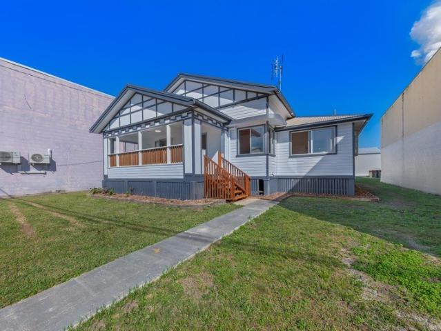 Beautifully Renovated Classic Queenslander Charm 761m² Block