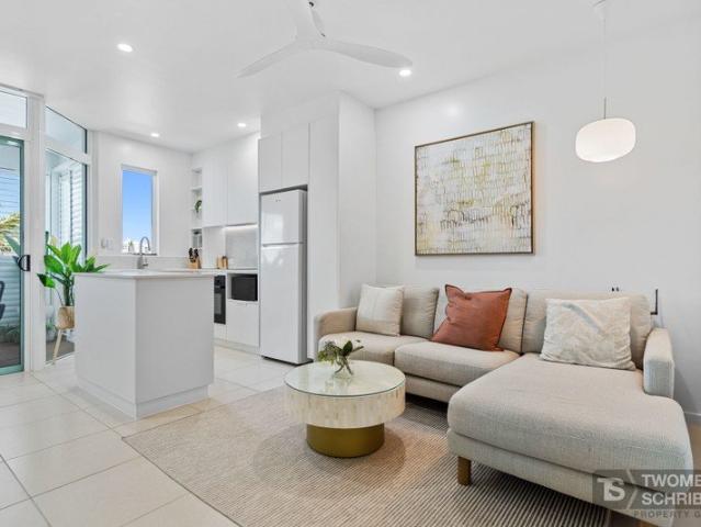 Beautifully renovated and fully furnished ocean view apartment!