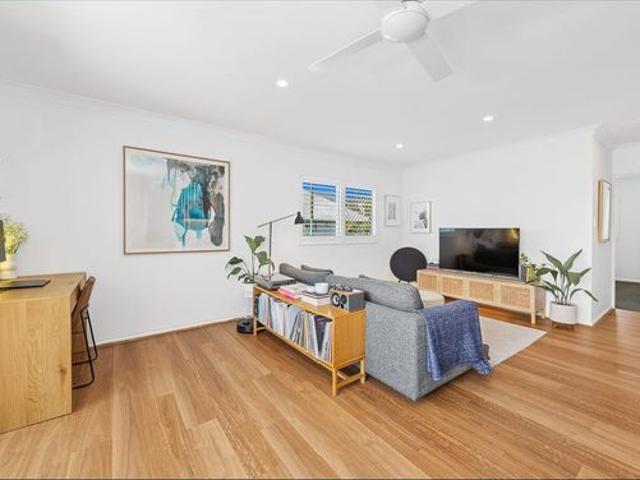 Beautifully Renovated Apartment in a Prime Clayfield Location