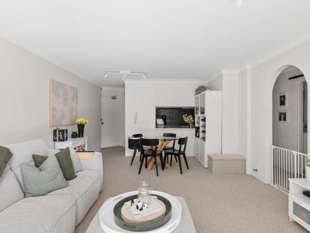 Beautifully renovated apartment with expansive terrace