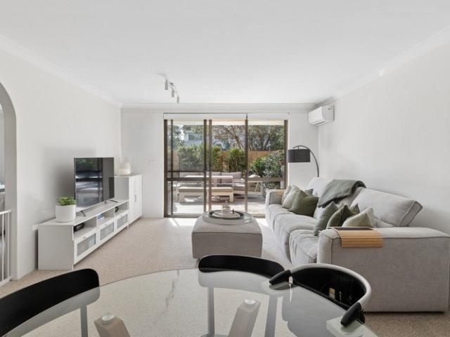 Beautifully renovated apartment with expansive terrace