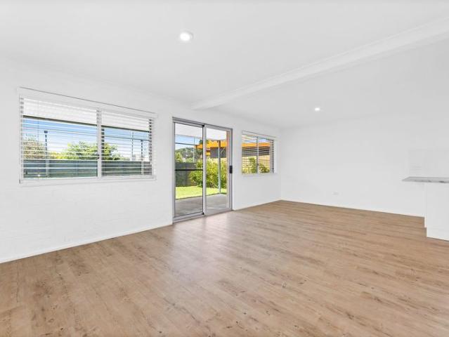BEAUTIFULLY RENOVATED APARTMENT WITH LARGE COURTYARD