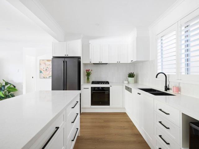 Beautifully renovated apartment with LUG, leafy outlooks and an easy beachside lifestyle
