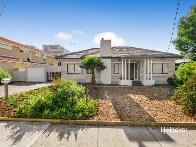 Beautifully Renovated Bayside Living in the Heart of Altona! APPLICATIONS NOW OPEN