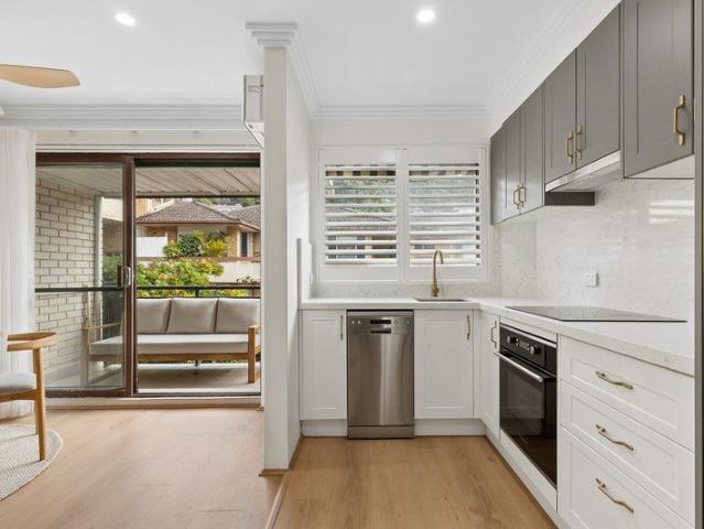 Beautifully renovated beachside apartment in a prized top floor setting