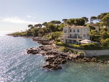 Beautifully renovated, belle epoque villa in an incredible s. 466m² Cap d'antibes