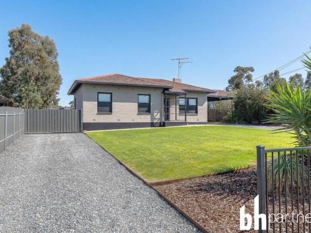 Beautifully Renovated BIG block and BIG shed!