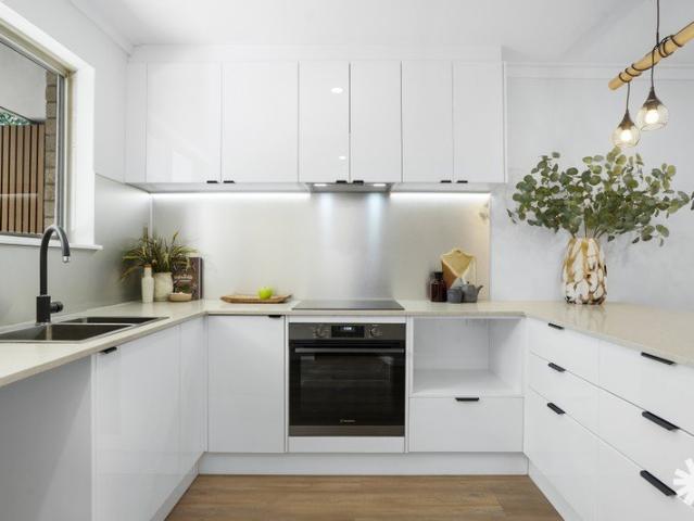 BEAUTIFULLY RENOVATED & BRILLIANTLY LOCATED