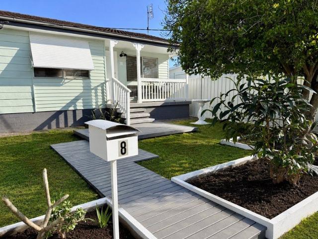 Beautifully Renovated Budgewoi Home