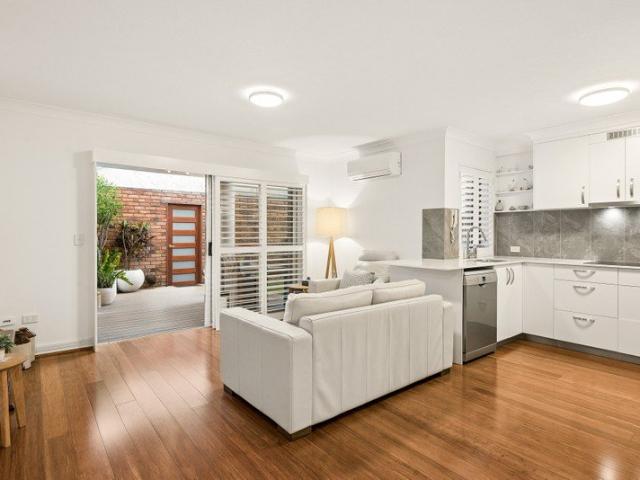 Beautifully Renovated, Ground Floor Garden Apartment