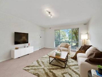 Beautifully Renovated Ground Floor Unit in Elevated Wembley Downs Location