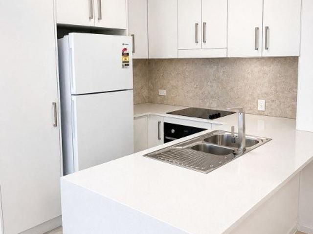 BEAUTIFULLY RENOVATED GROUND FLOOR