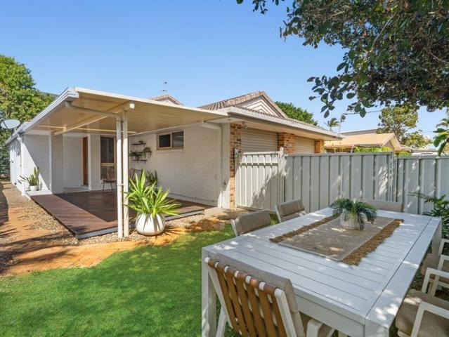 Beautifully renovated duplex approx. 400m to the beach!
