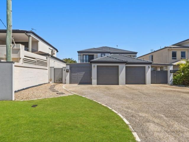 Beautifully renovated duplex in a tightly held Southport pocket