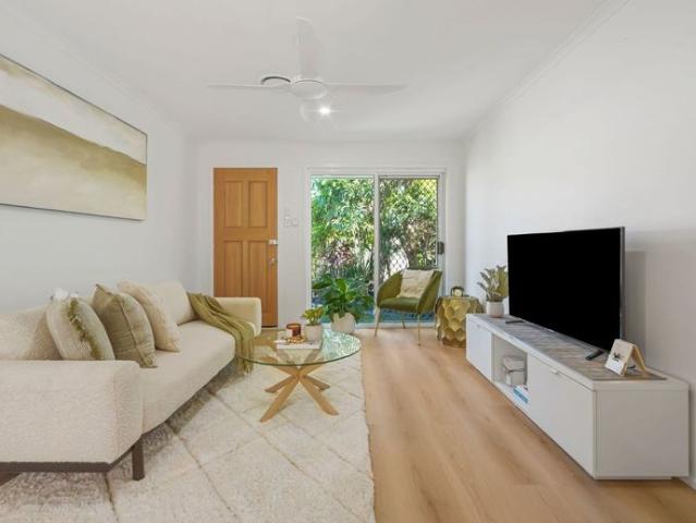 BEAUTIFULLY RENOVATED DUPLEX – PRIME HELENSVALE LOCATION!