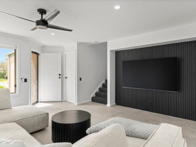 Beautifully Renovated End Townhouse Space, Privacy & Modern Comfort