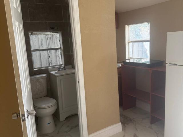 Beautifully renovated efficiency