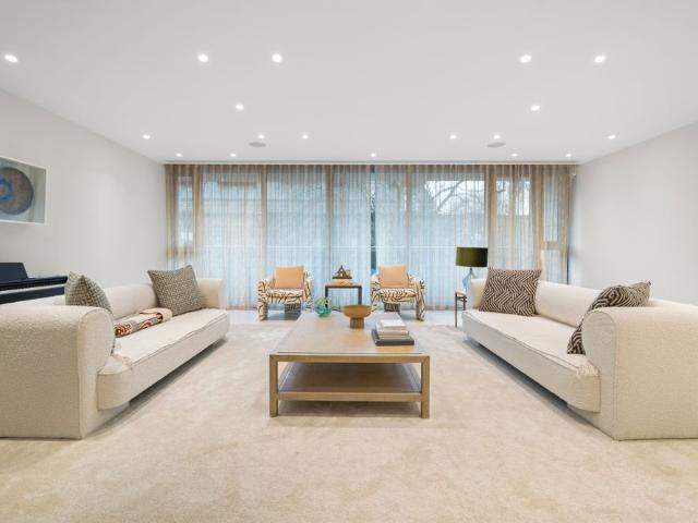 Beautifully Renovated Four Bedroom Apartment in The Knightsbridge