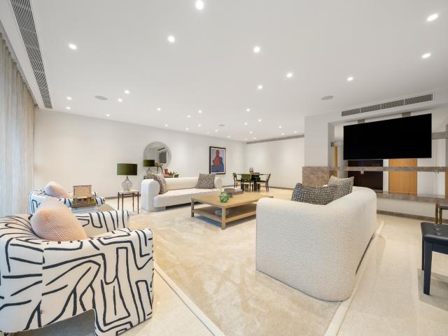 Beautifully Renovated Four Bedroom Apartment in The Knightsbridge