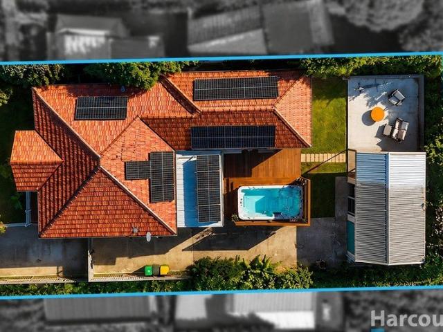 Beautifully renovated for indoor/outdoor entertaining, stroll to town