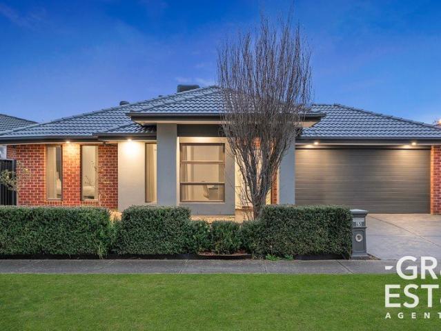 BEAUTIFULLY RENOVATED FAMILY ENTERTAINER SPACE, STYLE & LOCATION!