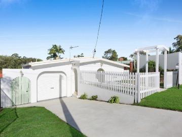 Beautifully Renovated Family Entertainer