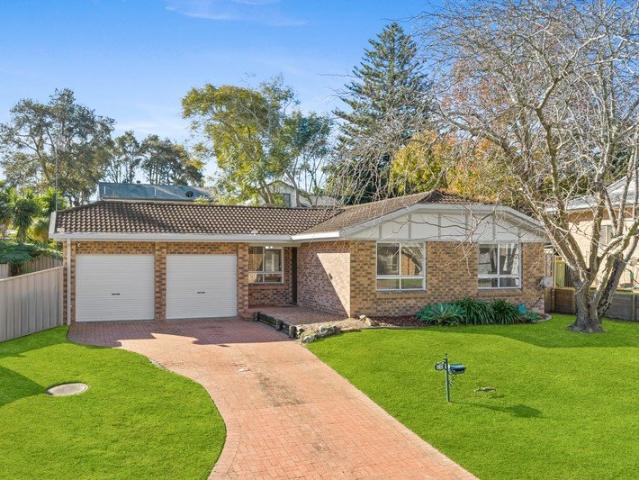 Beautifully Renovated Family Haven with Poolside Appeal