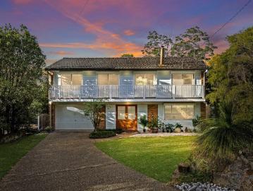Contemporary Family Living with a Bushland Outlook
