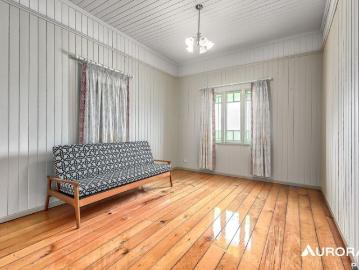 Beautifully Renovated Family Home in a Prime Kedron Location