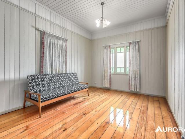 Beautifully Renovated Family Home in a Prime Kedron Location