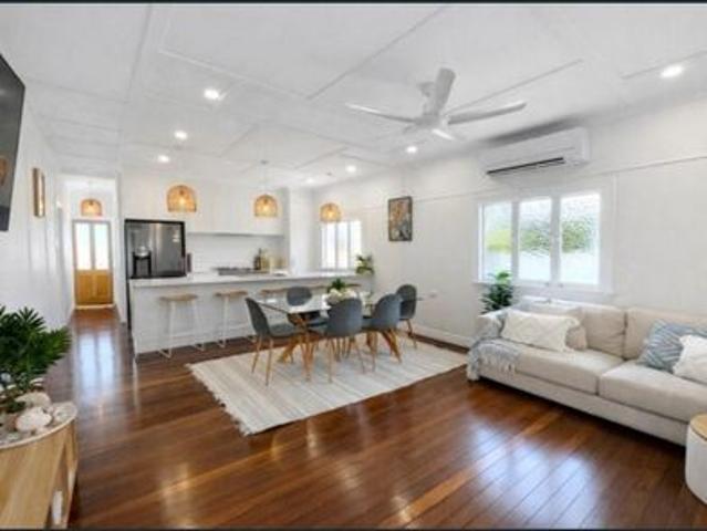 Beautifully Renovated Family Home in a Prime Location Hospital + Schools