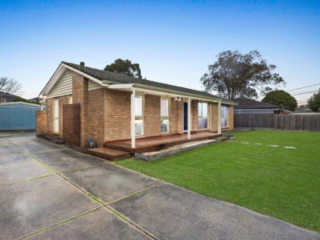 Beautifully Renovated Family Home in a Quiet Court Setting