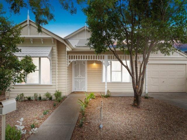 Beautifully Renovated Family Home in Prime Boardwalk Estate Location!