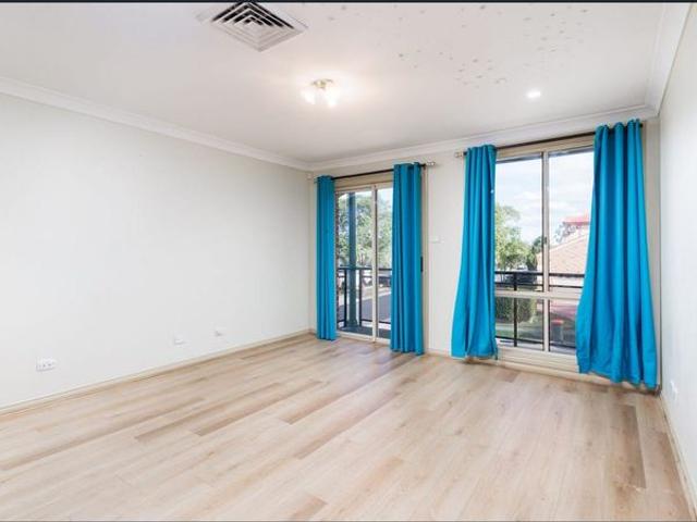 Beautifully Renovated Family Home in Prime Glenwood Location