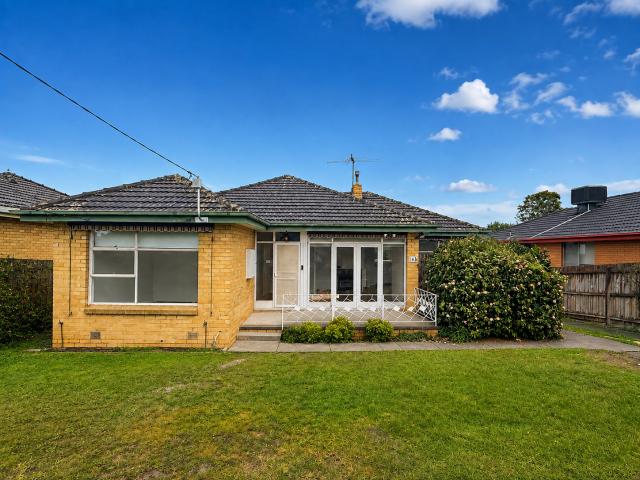 Beautifully Renovated Family Home in Prime Doncaster Location!