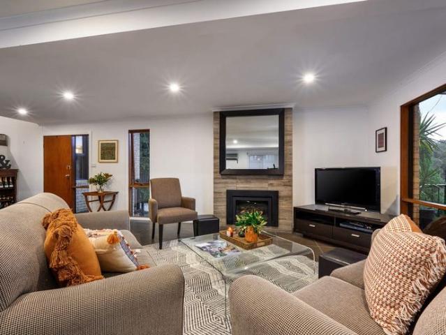 Beautifully renovated family home in tranquil lower mountains setting