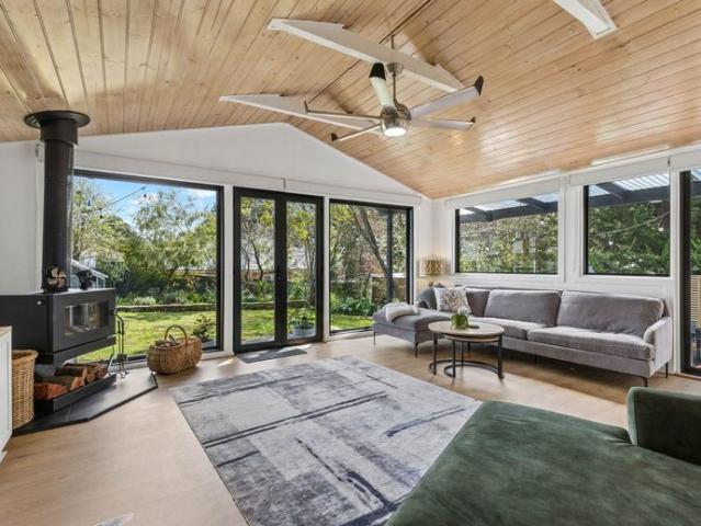 Beautifully Renovated Family Home on 995sqm Hills Lifestyle Minutes from Hahndorf