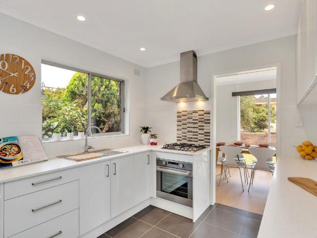 BEAUTIFULLY RENOVATED FAMILY HOME WITH A HUGE 6X9M GARAGE/WORKSHOP!