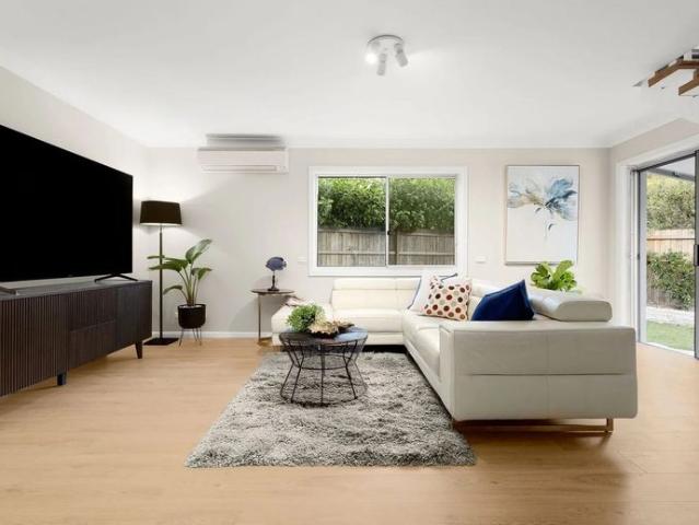 BEAUTIFULLY RENOVATED FAMILY HOME WITH EXCEPTIONAL INDOOR & OUTDOOR LIVING