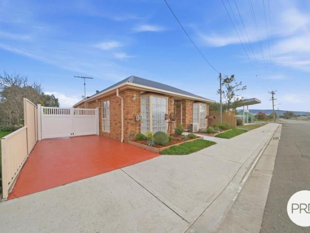 Beautifully Renovated Family Home with Exceptional Lifestyle Appeal!