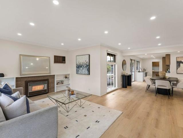 Beautifully Renovated Family Home with Pool Table & Entertainer's Rumpus