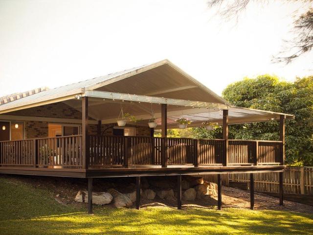 Beautifully Renovated Family Living with Expansive Entertaining & Peaceful Parkland Outlook
